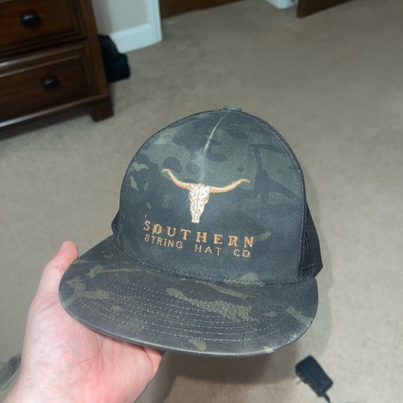 Southern String Hats and Flag - Picture 2 of 4